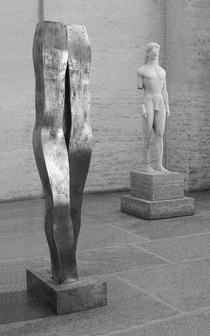 Avramidis: Schreitender, Bronze, Wien