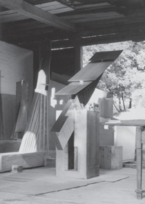 Pichler: Drei Flächen, Stahl, Eisen, Messing, Beton, 1997